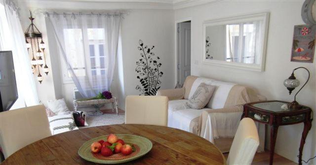 Charming Corner Abode With Castle Views Apartment Nice Ngoại thất bức ảnh