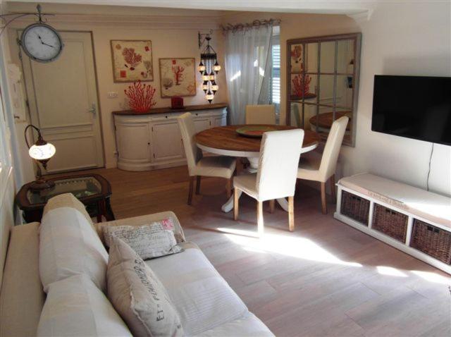 Charming Corner Abode With Castle Views Apartment Nice Ngoại thất bức ảnh